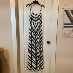 XS Fossil cream and navy chevron dress